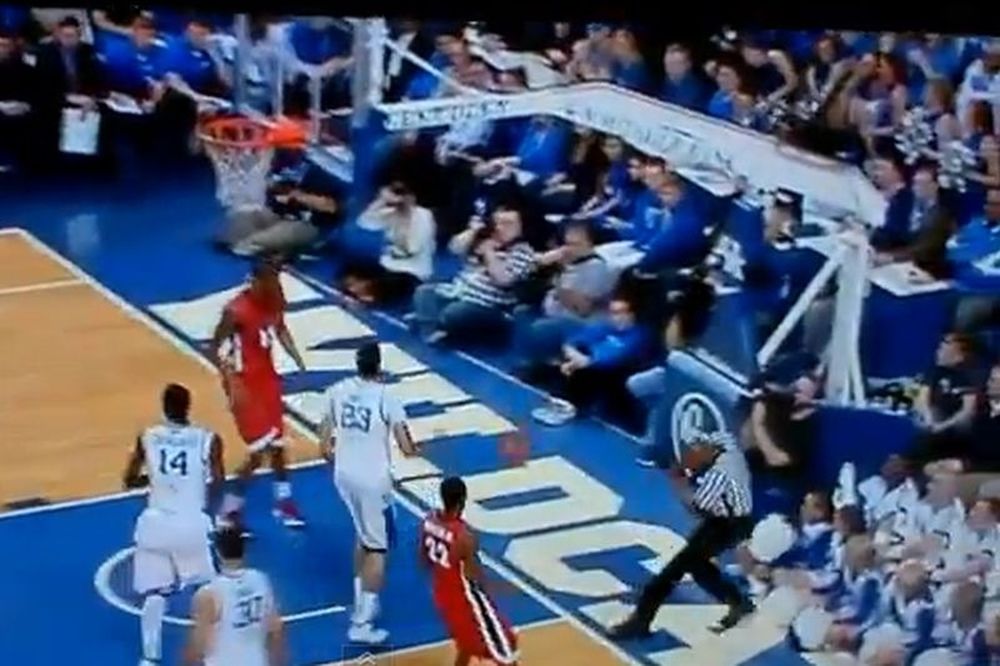 Όταν διαιτητής δέχεται την μπάλα στο πρόσωπο… (video)