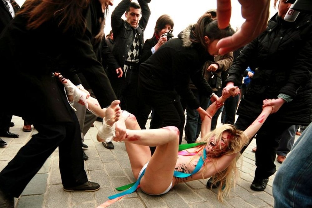 Στην Τουρκία η FEMEN! (photos)