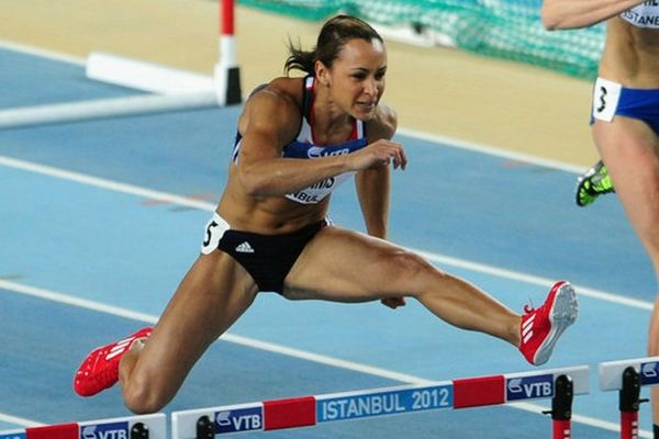 Η Ένις 7.91 στα 60μ. εμπόδια 