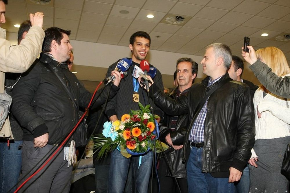 «Δεν δικαιούται πολιτικός να συγχαρεί Έλληνα αθλητή»