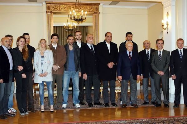 Παπούλιας: «Αντιμετωπίσατε παγκόσμια θεριά»