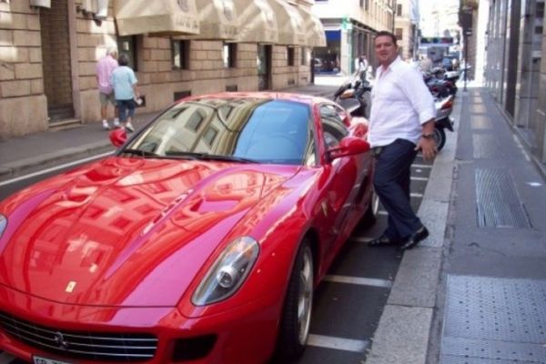 Ένας πρόεδρος με… Ferrari για τη Χερσόνησο