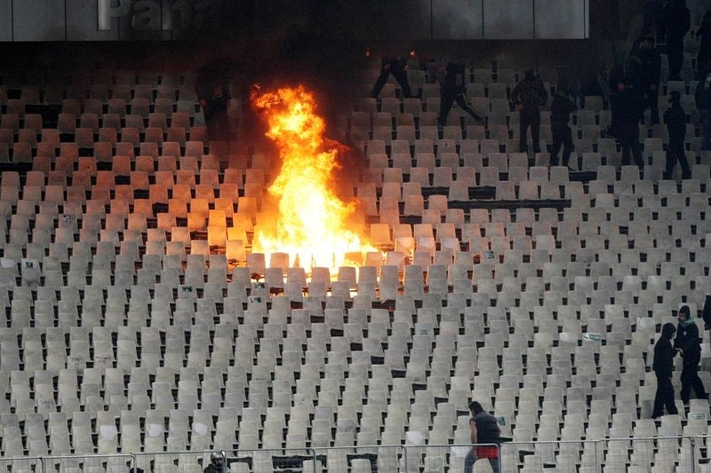 Φωτιές στις εξέδρες του Ολυμπιακού Σταδίου (photos)