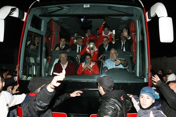 Τραβούσαν βίντεο μέσα από το πούλμαν!