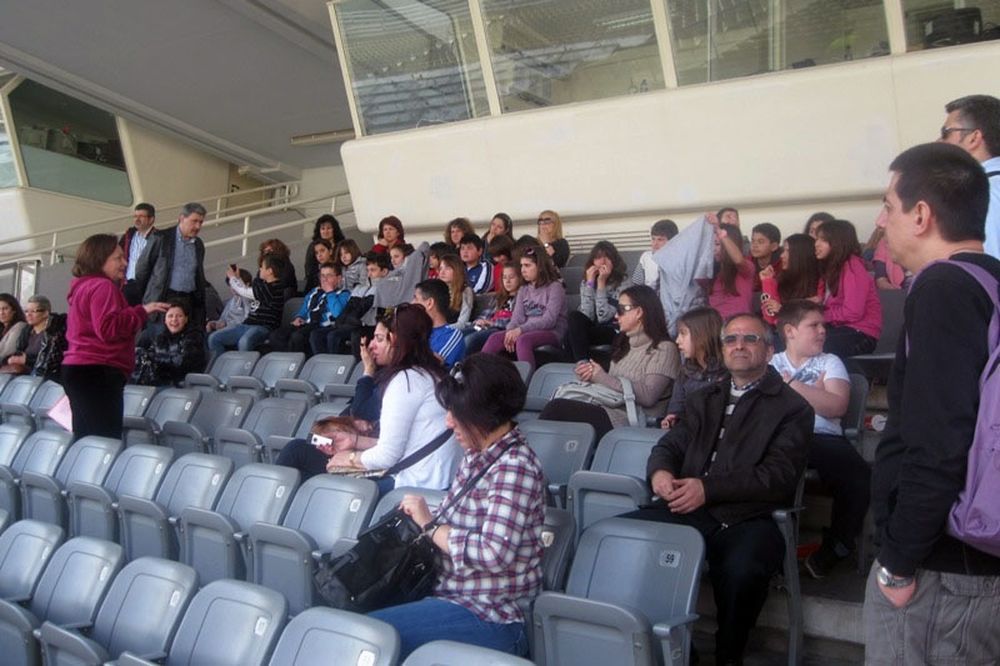 Σχολείο της Κατερίνης στο κατεστραμμένο ΟΑΚΑ