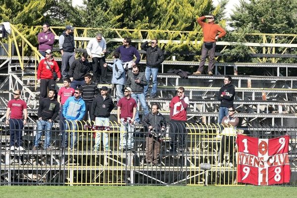 Σκυμμένα κεφάλια και στα Μέγαρα