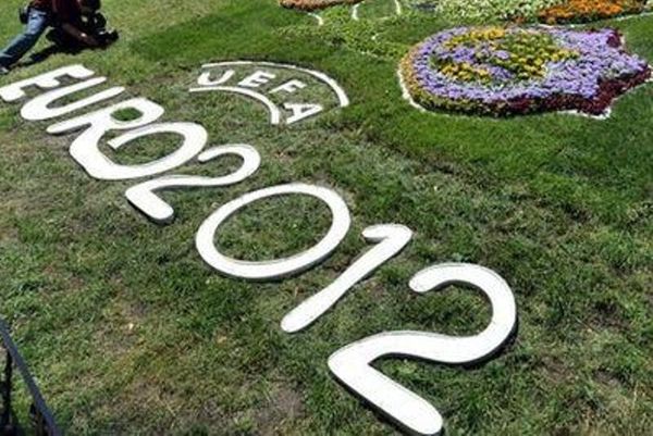 Κατεβάζουν… ρολά λόγω Euro!