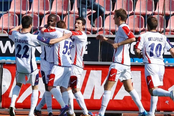 Το χέρι στην τσέπη έβαλε πάλι η διοίκηση του Πανιώνιου