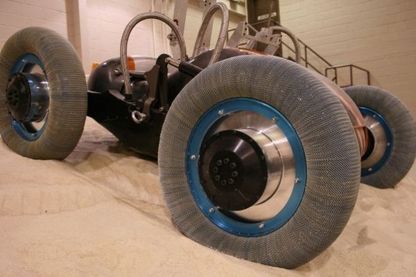  Η Goodyear κατασκεύασε λάστιχα για το φεγγάρι