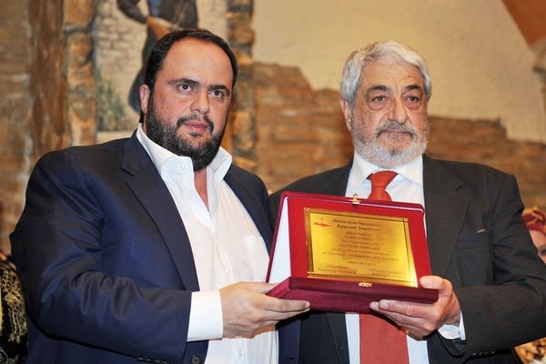 Τιμές και μαντινάδες σε Μαρινάκη! (photos+videos)