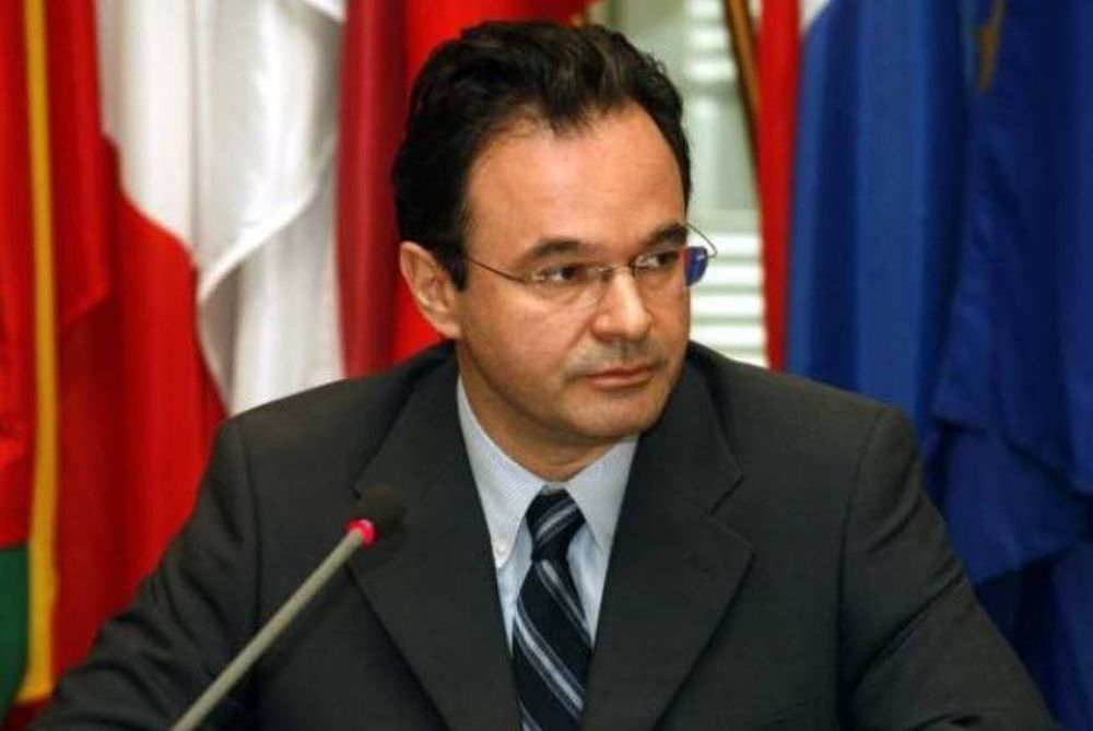 Σε Ελβετία και Φινλανδία ο Παπακωνσταντίνου 