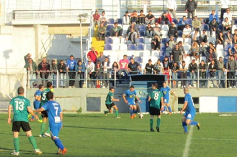 Με κενά στην άμυνα ο Ιωνικός