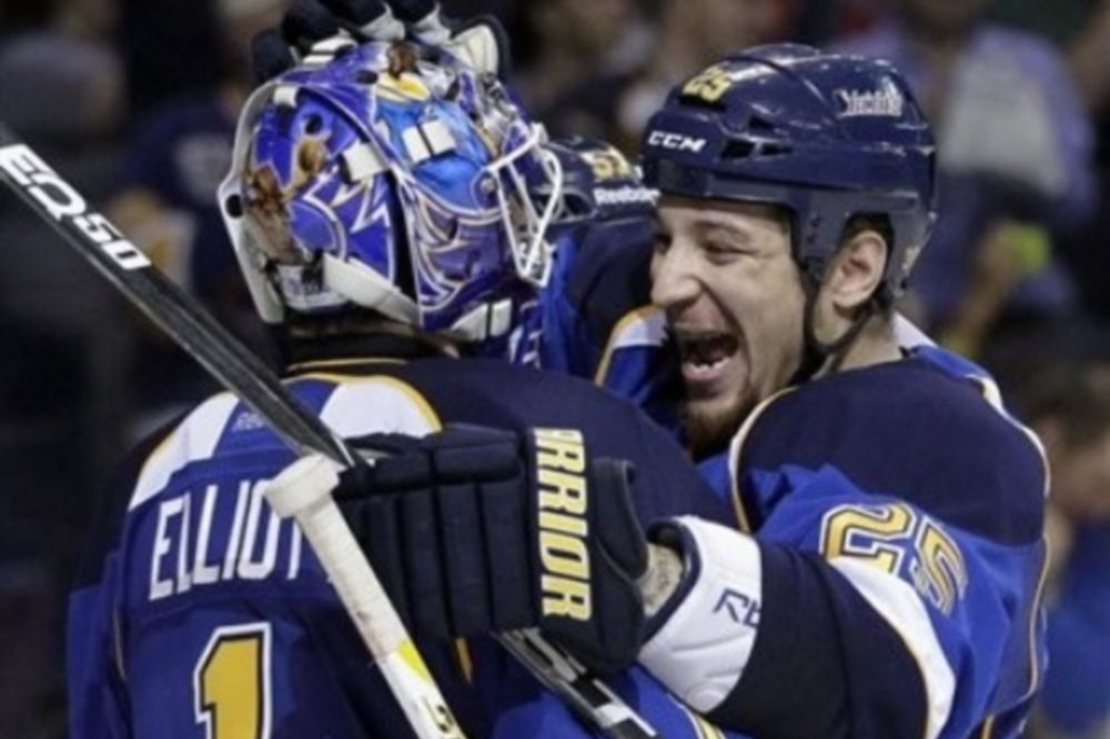 Τρίτο σερί shutout για Elliott