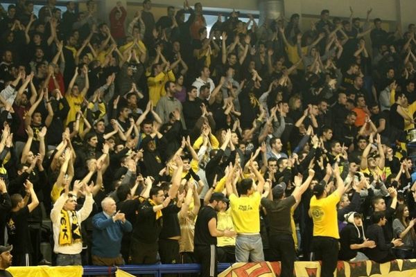 «Ο κόσμος να ξανακάνει την ΑΕΚ Βασίλισσα»