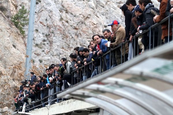 Διαρκείς επαφές στην Καισαριανή