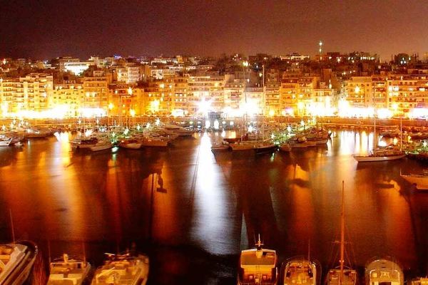 Συγχαρητήρια Μαρινάκη, φωταγωγήθηκε ο Πειραιάς!