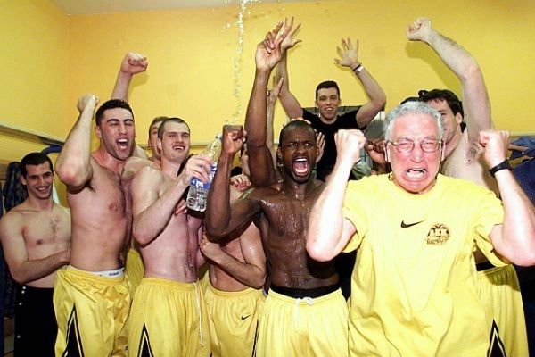 Η ΑΕΚ Κυπελλούχος στα... ντουζένια της!