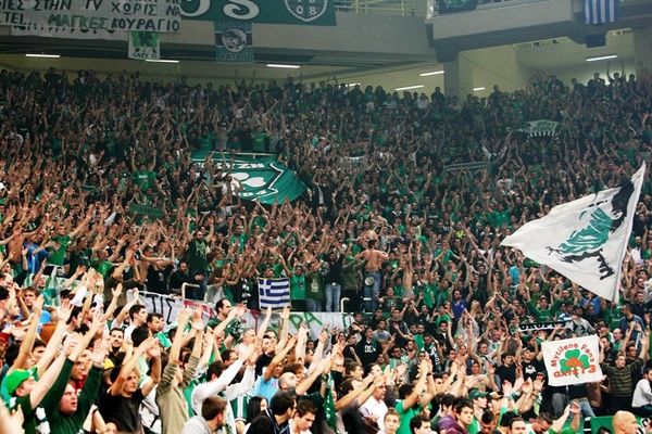 «Παραμιλούν» με τον κόσμο στο «τριφύλλι»!