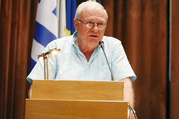 Χατζηαποστόλου: «Προκλητική η αύξηση στις αποδοχές του Σάντος»