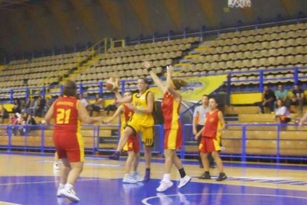 Περιστέρι - Μελίσσια σε live streaming