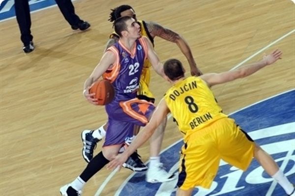 Εύκολο βράδυ για τη Βαλένθια 