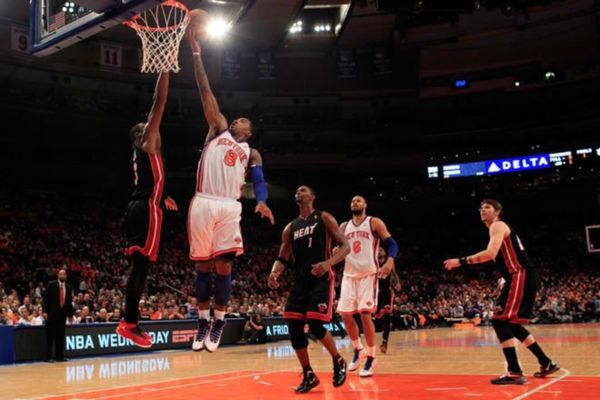 Νίκησαν Καρμέλο οι Χιτ