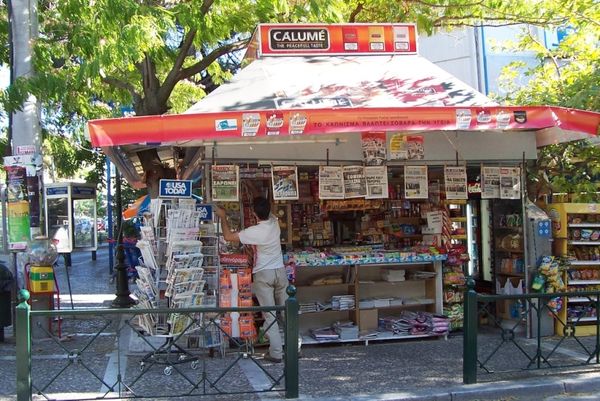 Από ποδοσφαιριστής... περιπτεράς!