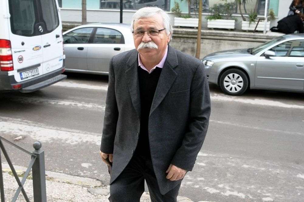 Παπουτσάκης: «Δεν θέλω να βλέπω σκυμμένα κεφάλια»