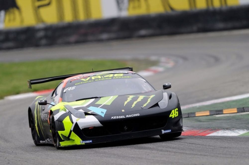 Ο Ρόσι στο τιμόνι μιας Ferrari 458 Italia