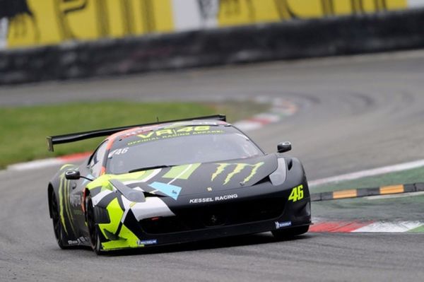 Ο Ρόσι στο τιμόνι μιας Ferrari 458 Italia