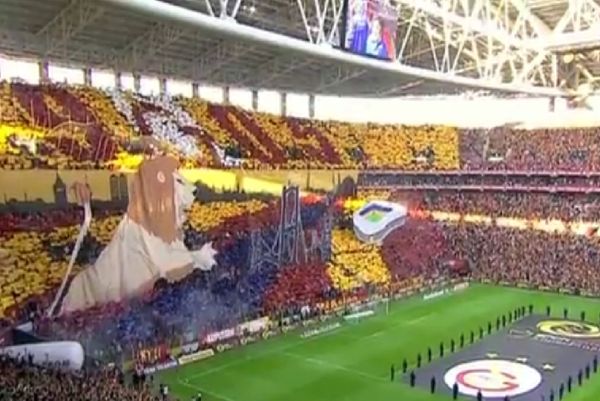 Το εκπληκτικό 3D κορεό της Γαλατασαράι! (video)