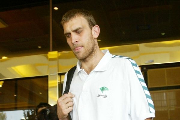 Κρεμάει τη φανέλα ο Ντε Μιγκέλ