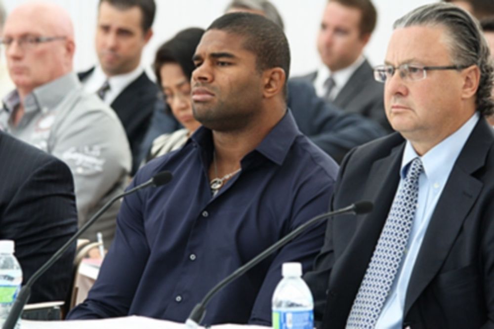 Ποινή εννέα μηνών στον Overeem