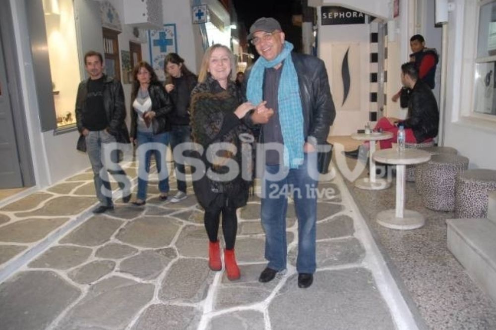 Βόλτες στη Μύκονο για Ζουγανέλη-Σιδέρη (photos)
