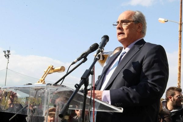 Φωταγωγήθηκε ο Πειραιάς