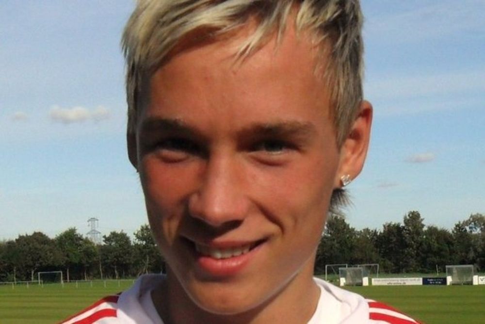 Δανό πιτσιρικά «γλυκοκοιτάζει» η Γιούβε