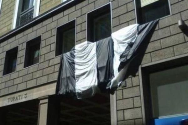 Σημαία της Γιουβέντους στα γραφεία της Μίλαν!