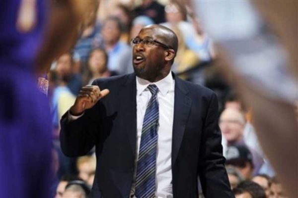 Στήριξη των Λέικερς στον προπονητή τους