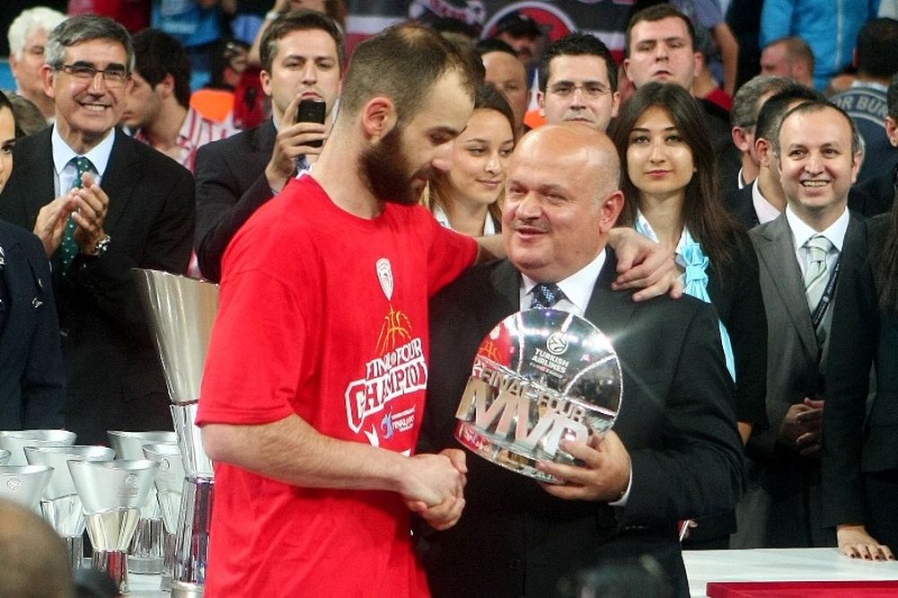 Στους συμπαίκτες του αφιέρωσε τον τίτλο του MVP ο Σπανούλης (video)