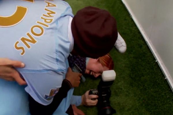 Την... έπεσαν στην φωτογράφο οι παίκτες της Σίτι! (video)