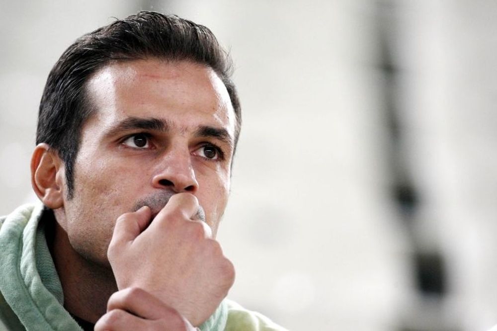 Επιστρέφει ο Ντέμης παρά τα προβλήματα