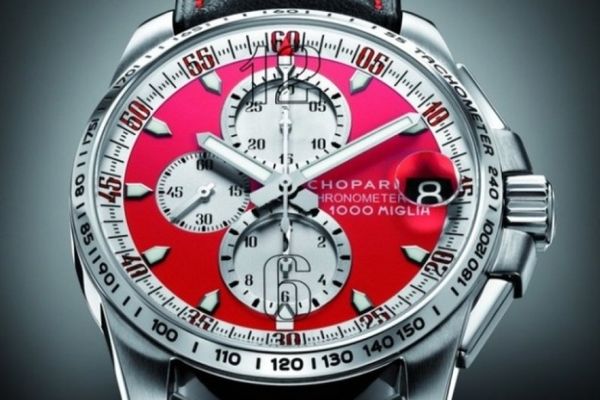 To κόκκινο της Formula 1, σε ένα αγωνιστικό ρολόι από την Chopard 