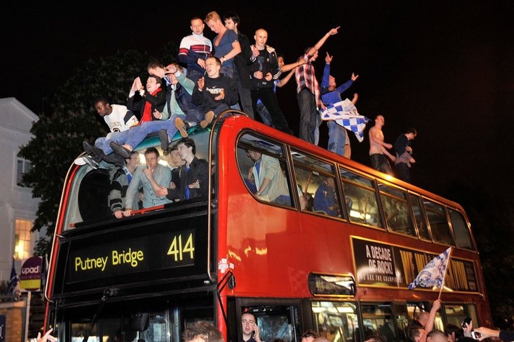 Ξεχύθηκαν στους δρόμους του Λονδίνου οι οπαδοί της Τσέλσι