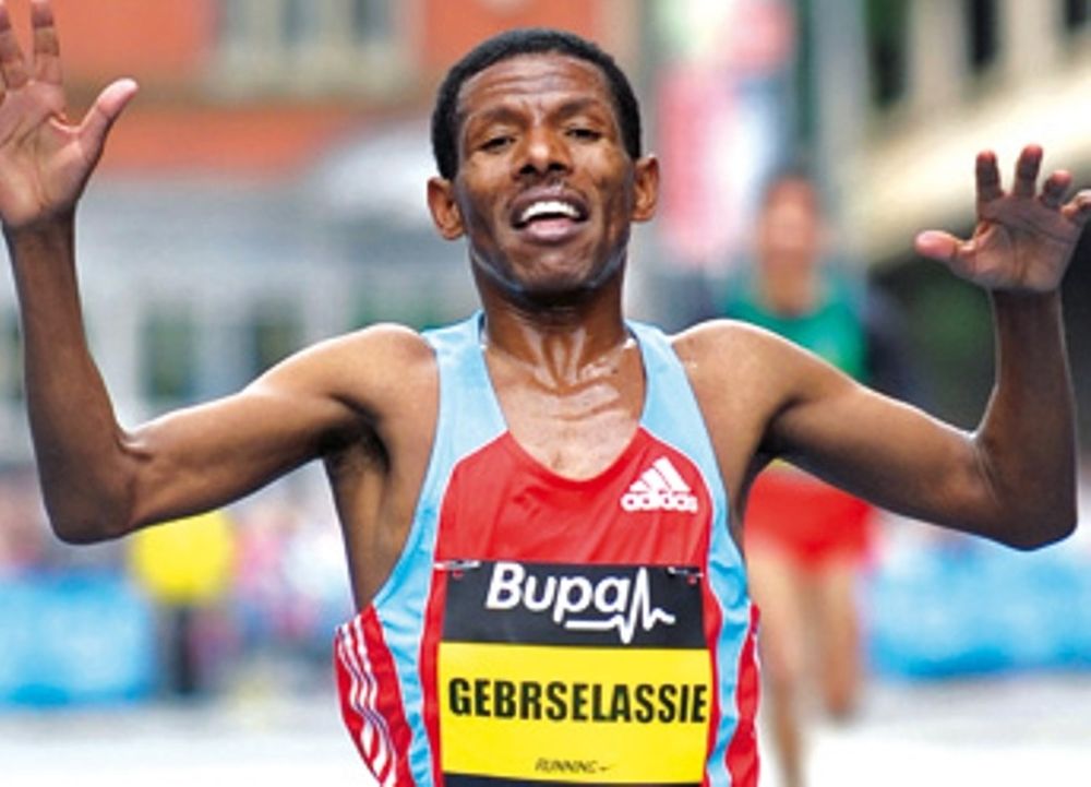 Ο Γκεμπρεσιλάσιε νικητής στον Μαραθώνιο του Μάντσεστερ