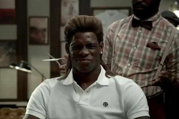 Όταν ο Μπαλοτέλι… κουρεύεται! (video)