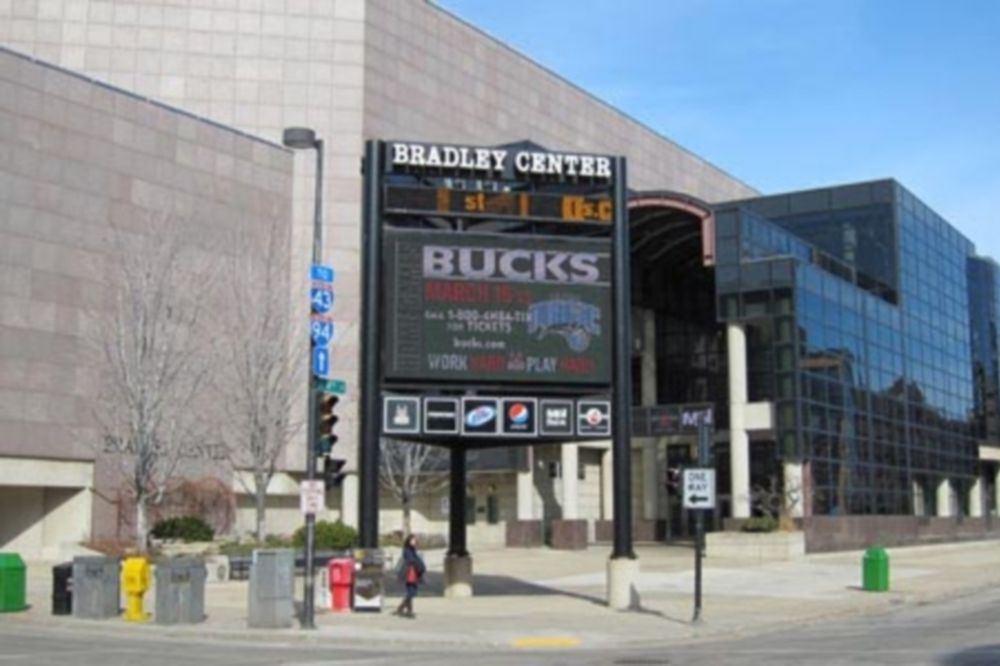 Εγένετο «BMO Harris Bradley Center» στο Μιλγουόκι