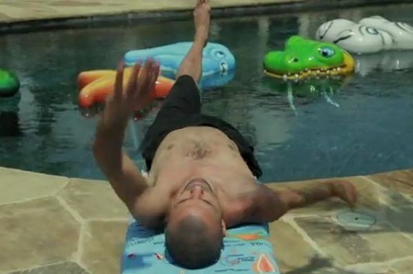 Ο Πάρκερ κατεβαίνει για… ύπτιο στο Λονδίνο (video)