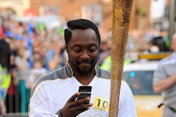 Ολυμπιακή Φλόγα: Ο θρασύς ράππερ ενημέρωνε το Twitter