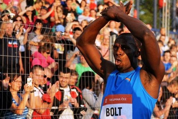 Πρώτος με… σβηστές μηχανές ο Μπολτ!