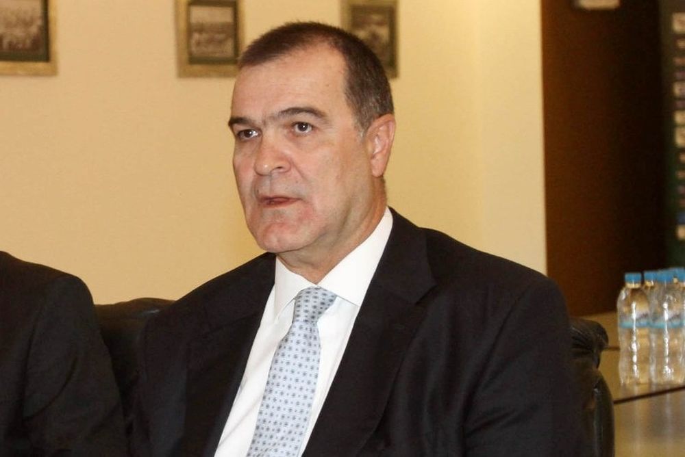 Η κλεψύδρα αδειάζει για τον Βγενόπουλο